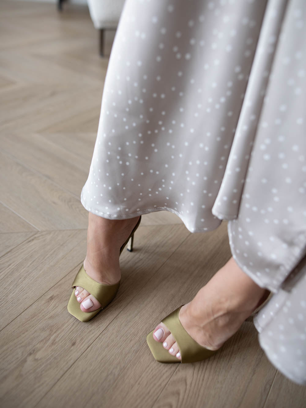 XL1978-2 Satin green sandlas Amalia