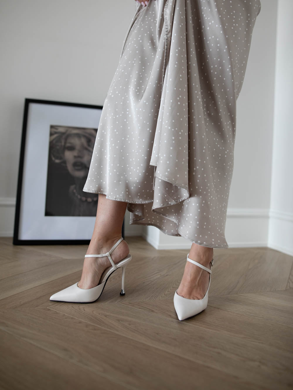G988-02 White genuine leather shoes Caprice